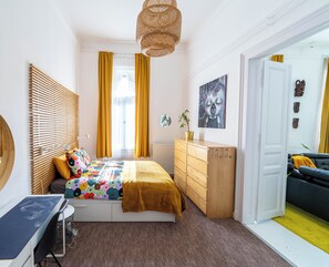 3 Schlafzimmer, Schreibtisch, Bügeleisen/Bügelbrett, WLAN