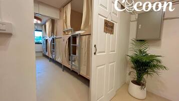 4 bedrooms, desk, free WiFi