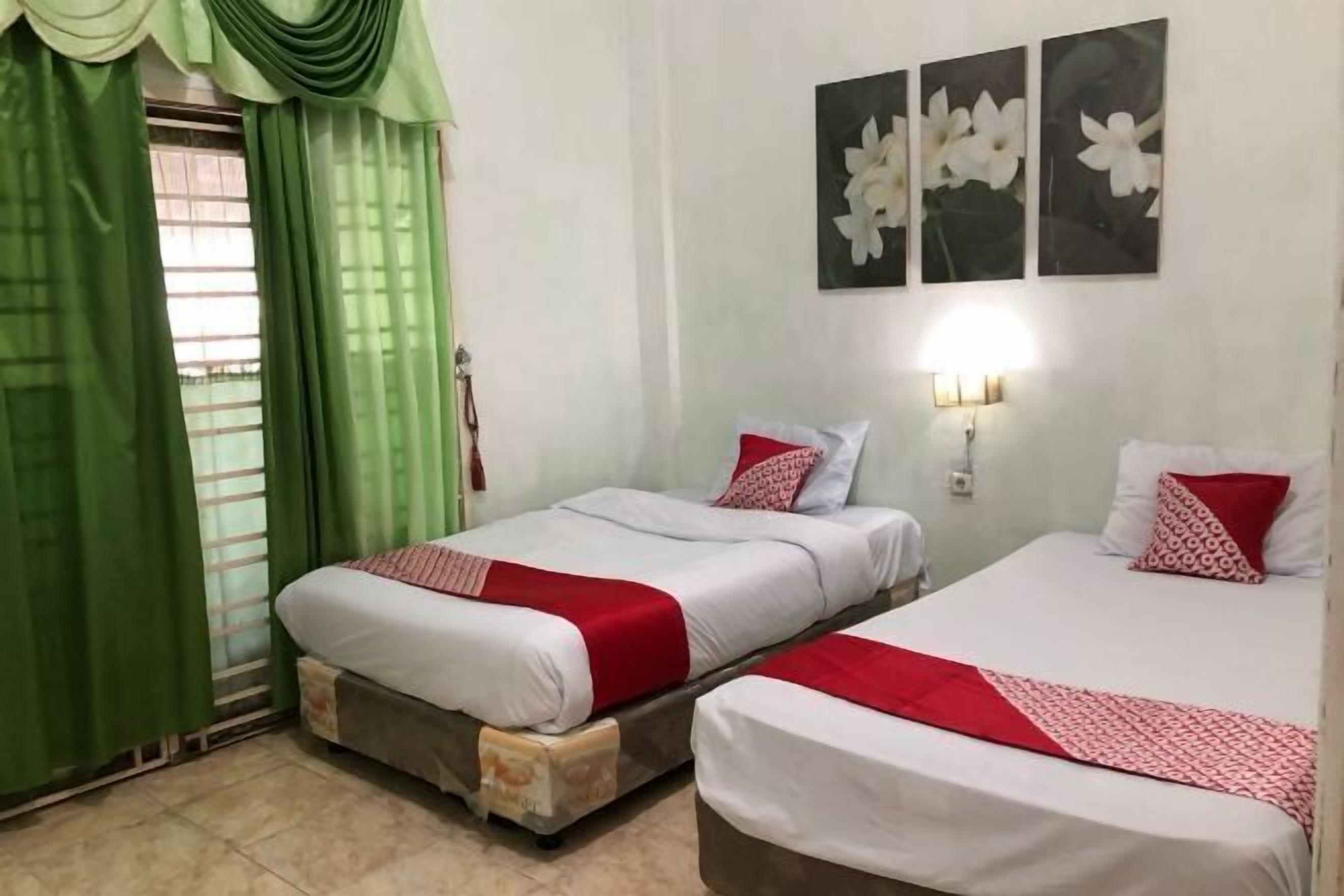 Desk, free WiFi, bed sheets