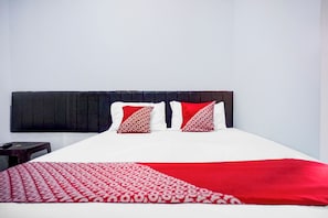 Deluxe Double Room | Desk, free WiFi, bed sheets - Hotel O Banda Aceh near Masjid Raya Baiturrahman formerly Wisma Tsacita (Banda Aceh)