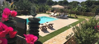 Cozy 2-bedroom house with WiFi, with private pool and car parking