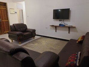 Apartment, 2 Bedrooms, Balcony, Ocean View | Living room