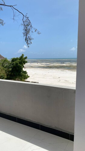 Zanzibar Bliss Uroa Beachfront 2BR Retreat With Balcony & Wifi