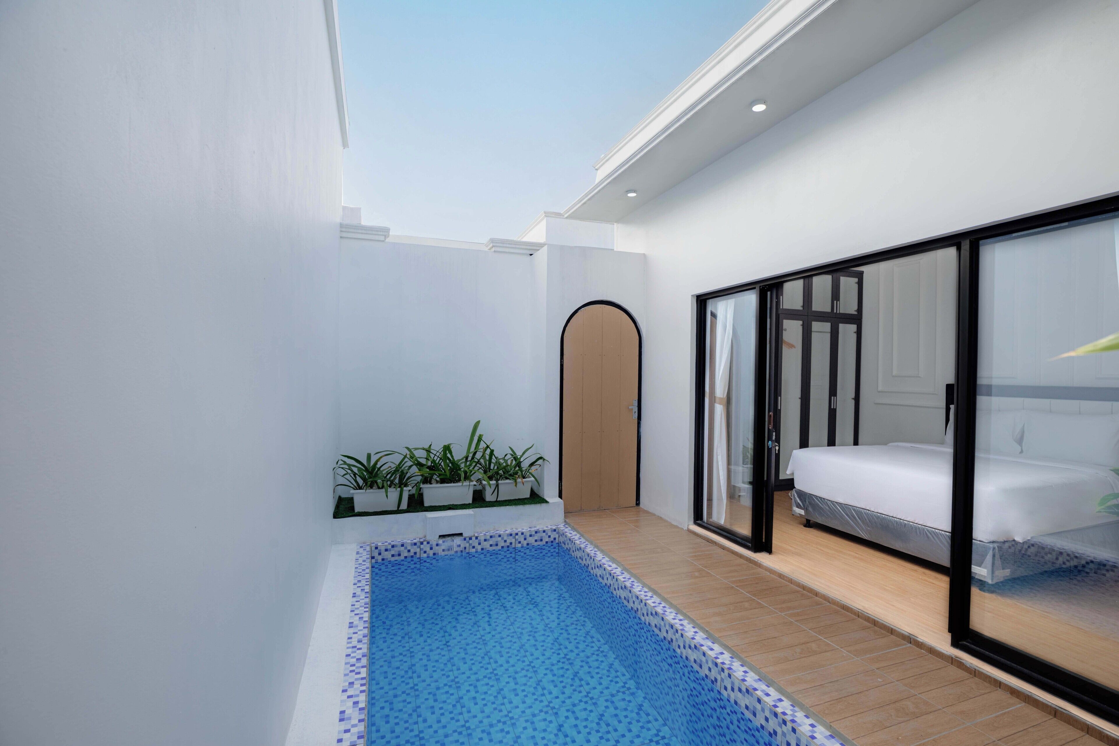 حمام سباحة خاص