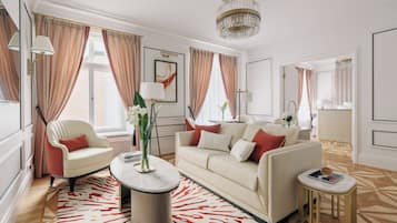 Suite ejecutiva, 1 habitación | Área de sala de estar | Smart TV, Netflix, servicios de streaming y impresora