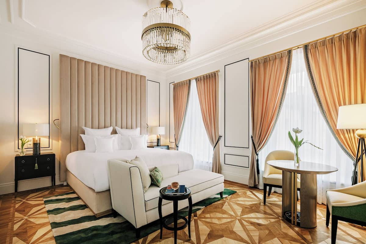Signature suite, uitzicht op stad | 1 slaapkamer, luxe beddengoed, donzen dekbedden, Select Comfort-bedden