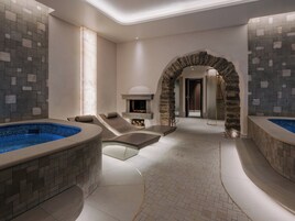 Couples treatment rooms, hot tub, steam room, body treatments