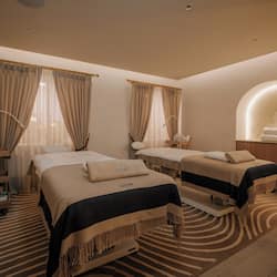 Espace de soins pour les couples, bain à remous, hammam, soins corporels