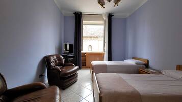3 Schlafzimmer, BĂŒgeleisen/BĂŒgelbrett, WLAN, BettwĂ€sche