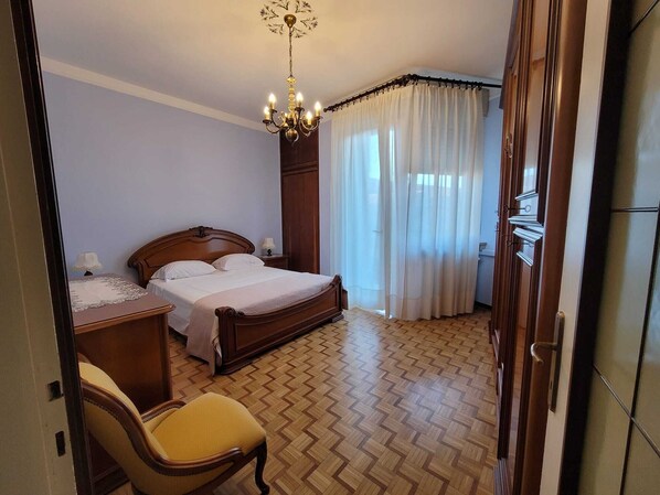 3 chambres, fer et planche à repasser, Wi-Fi, literie fournie