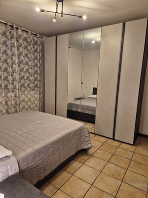 2 bedrooms, iron/ironing board, travel crib, WiFi - Ideal for starting to visit the castles, the centre of Bologna and Modena. (Vignola)