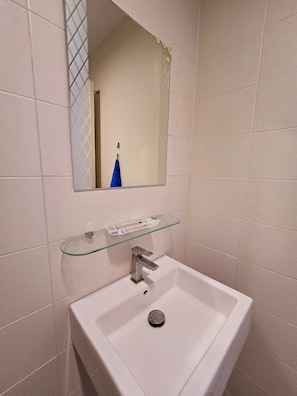 Slippers - Neo Mutiara Damansara Studio 2PAX 1CP (Petaling Jaya)