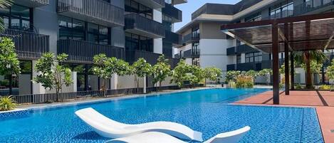 حمّام سباحة خارجي