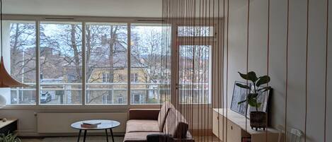 Apartment, 1 Bedroom, Balcony, Garden View | Living room | Books