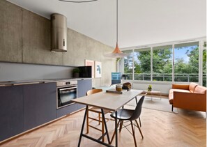 Leilighet, 1 soverom, balkong, hageutsikt | Innvendig