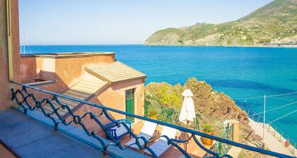 Villa in Levanto with 7 bedrooms sleeps 14