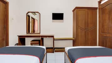 Habitación estándar con 2 camas individuales | Escritorio, wifi gratis, ropa de cama