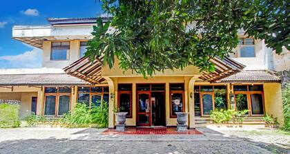 Hotel O Solo near Stasiun Solo Balapan formerly Hotel Trihadhi