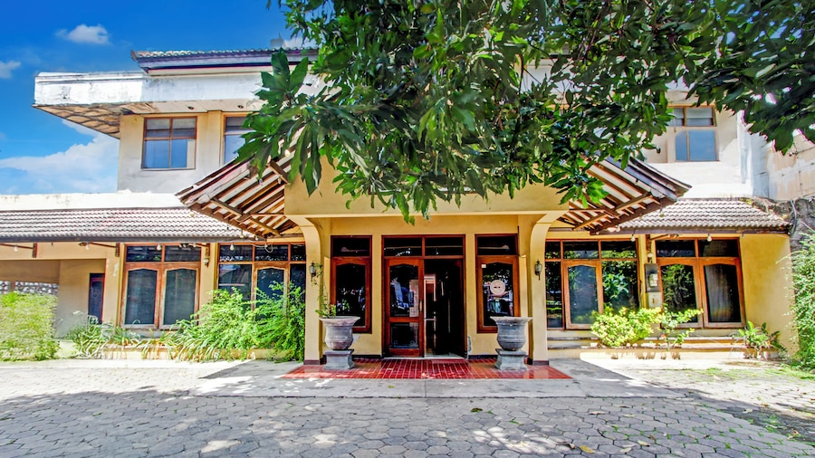 Hotel O Solo near Stasiun Solo Balapan formerly Hotel Trihadhi