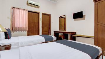 Standard Twin Room | Desk, free WiFi, bed sheets