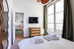 2 bedrooms, iron/ironing board, travel cot, WiFi