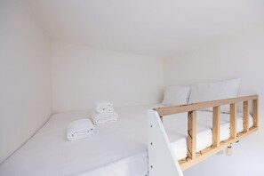 1 bedroom, iron/ironing board, travel cot, WiFi