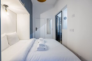 1 chambre, fer et planche à repasser, lit de bébé portatif, Wi-Fi