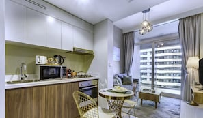 Luxury Apartment, Balcony, Canal View | Private kitchenette