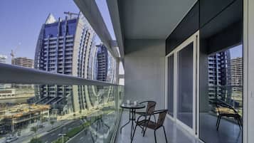 Luxury-Apartment, Balkon, Kanalblick | Balkon