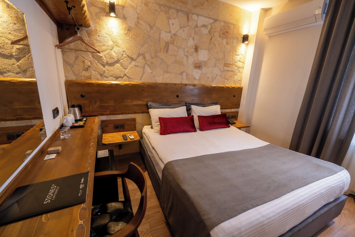Premium Double Room | Bar mini, ruang kerja komputer riba, Wi-fi percuma, cadar katil