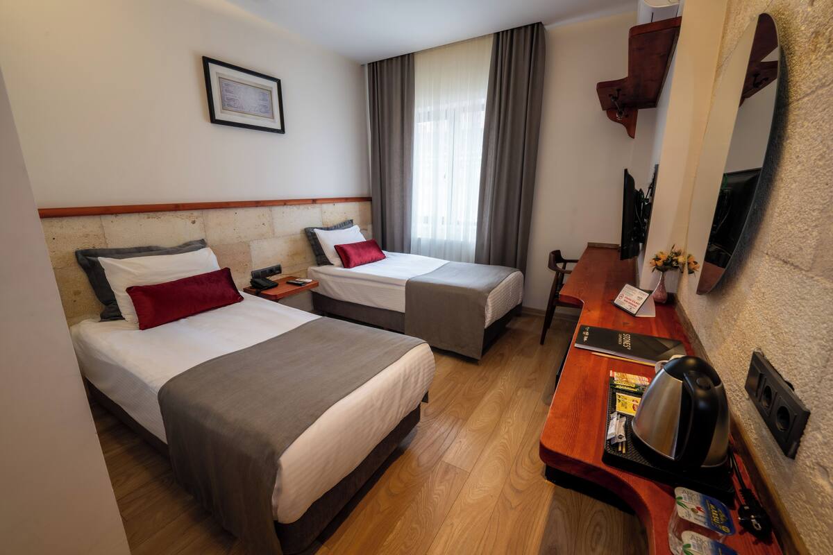 Classic Twin Room | Bar mini, ruang kerja komputer riba, Wi-fi percuma, cadar katil