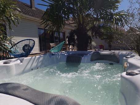 Terrace/patio. VILLA POPPIES HOLIDAY - LUXURY & EXCEPTIONAL IN OUISTREHAM, FEET IN THE WATER 🌊