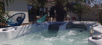 VILLA POPPIES HOLIDAY - LUXURY & EXCEPTIONAL IN OUISTREHAM, FEET IN THE WATER 