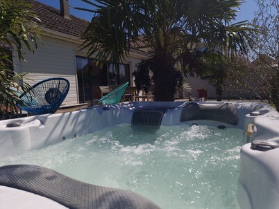 VILLA POPPIES HOLIDAY - LUXURY & EXCEPTIONAL IN OUISTREHAM, FEET IN THE WATER 