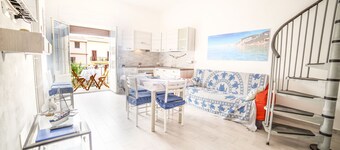 FollowTheSun- Sea View House