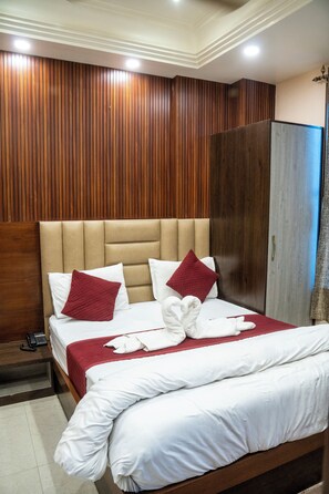 Deluxe Room, City View | In-room safe, desk, laptop workspace, soundproofing - Hotel Madhav Palace (Agra)