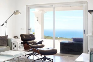 TV, fireplace, DVD player - Villa Ariel with private pool and sea view (San Jose)