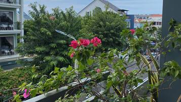 Skrivebord, skrivebord for bærbar PC og strykejern/-brett