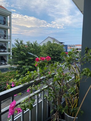 Bureau, espace de travail pour ordinateur portable