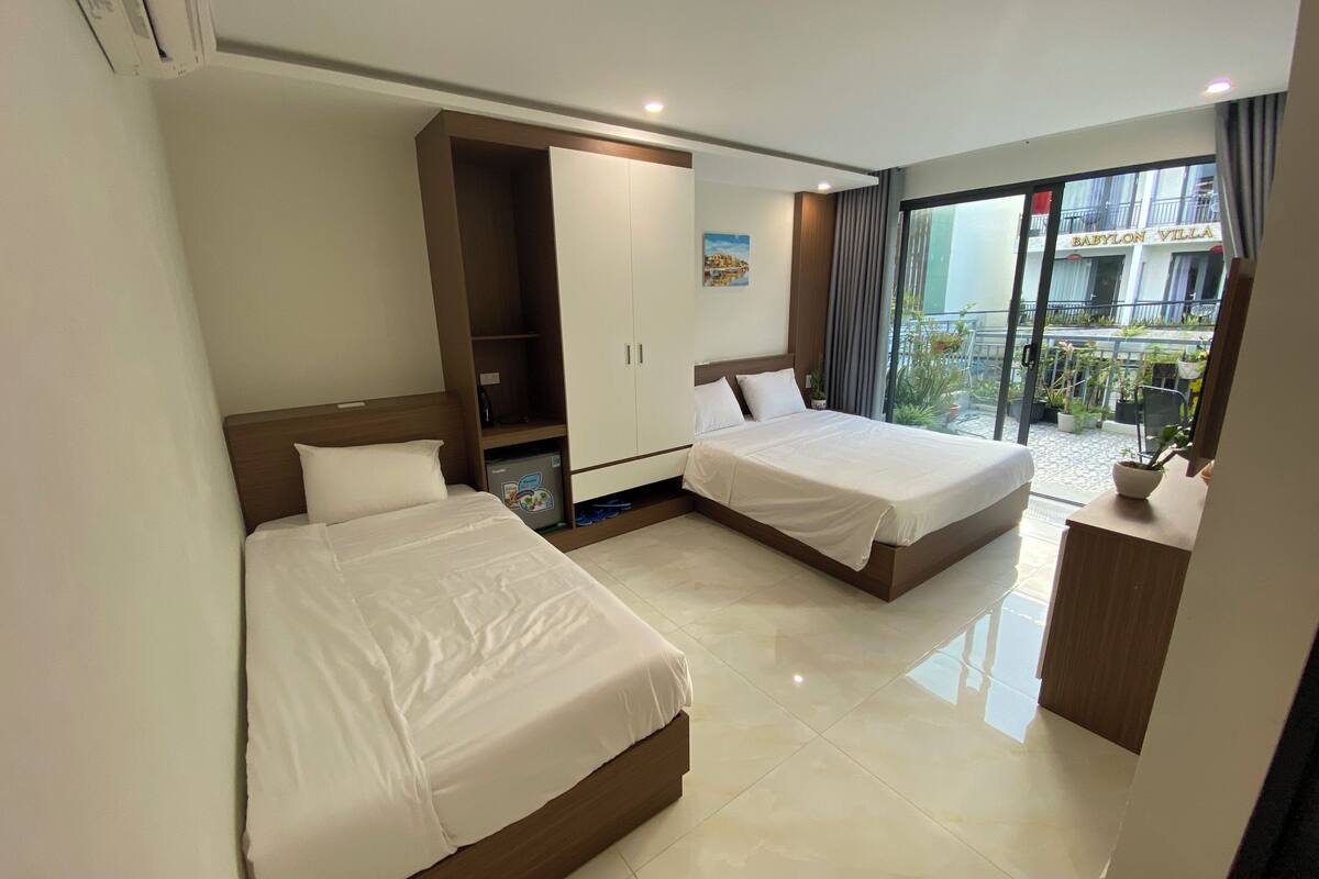 Superior Triple Room | Desk, laptop workspace, iron/ironing board, free WiFi