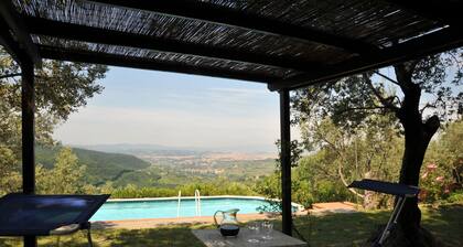 Elegante villa con piscina a soli 12 km da Firenze ideale per famiglie e gruppi