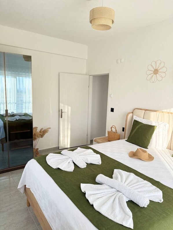 Deluxe Apartment, Balcony, Sea View | 1 bedroom, soundproofing, iron/ironing board, free WiFi