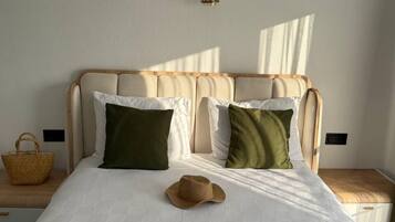 Apartemen Deluks, balkon, pemandangan laut | 1 kamar tidur, kedap suara, setrika/meja setrika, dan Wi-Fi gratis