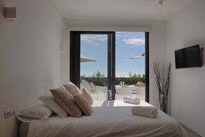4 bedrooms, iron/ironing board, free WiFi