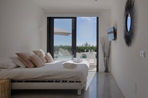 4 bedrooms, iron/ironing board, free WiFi - My Rental Homes - Villa Crozet nfinity pool directly in front of the sea (Santa Eulària Des Riu)