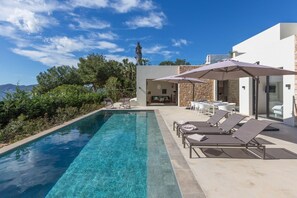 Pool - My Rental Homes - Villa Crozet nfinity pool directly in front of the sea (Santa Eulària Des Riu)