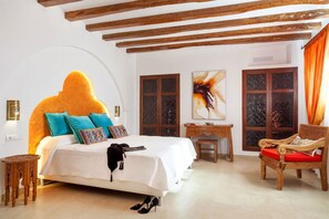 5 habitaciones, tabla de planchar con plancha y cuna de viaje