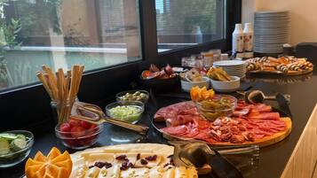 Tägliches inbegriffenes Frühstücksbuffet