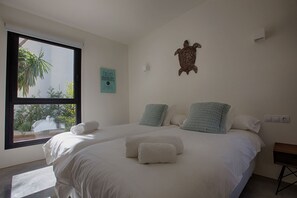 5 bedrooms, iron/ironing board, travel cot, free WiFi - My Rental Homes - Villa Kiribati with pool, outdoor dining area and  BBQ (Santa Eulària Des Riu)