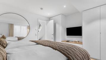 2 bedrooms, iron/ironing board, travel crib, free WiFi